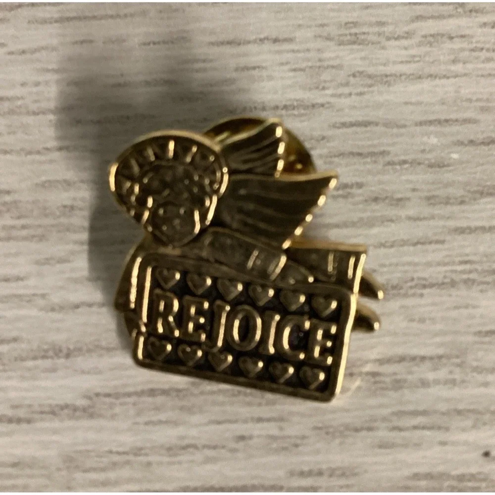 Goldtone Pin Angel 
